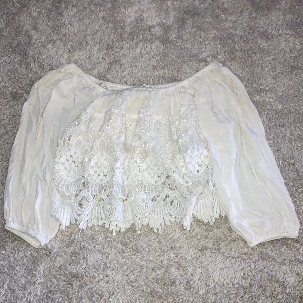 La hearts off the shoulder crop top